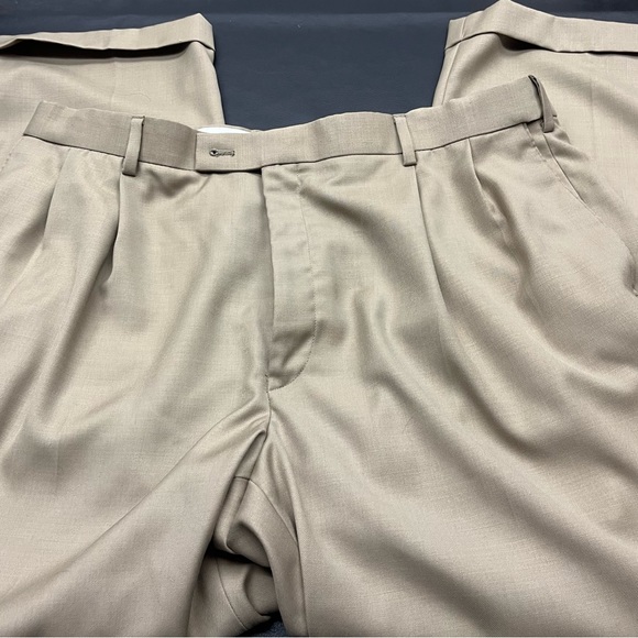 Mens’s Croft & Barrow pants - Size 40/29 - Gently worn - Picture 2 of 8